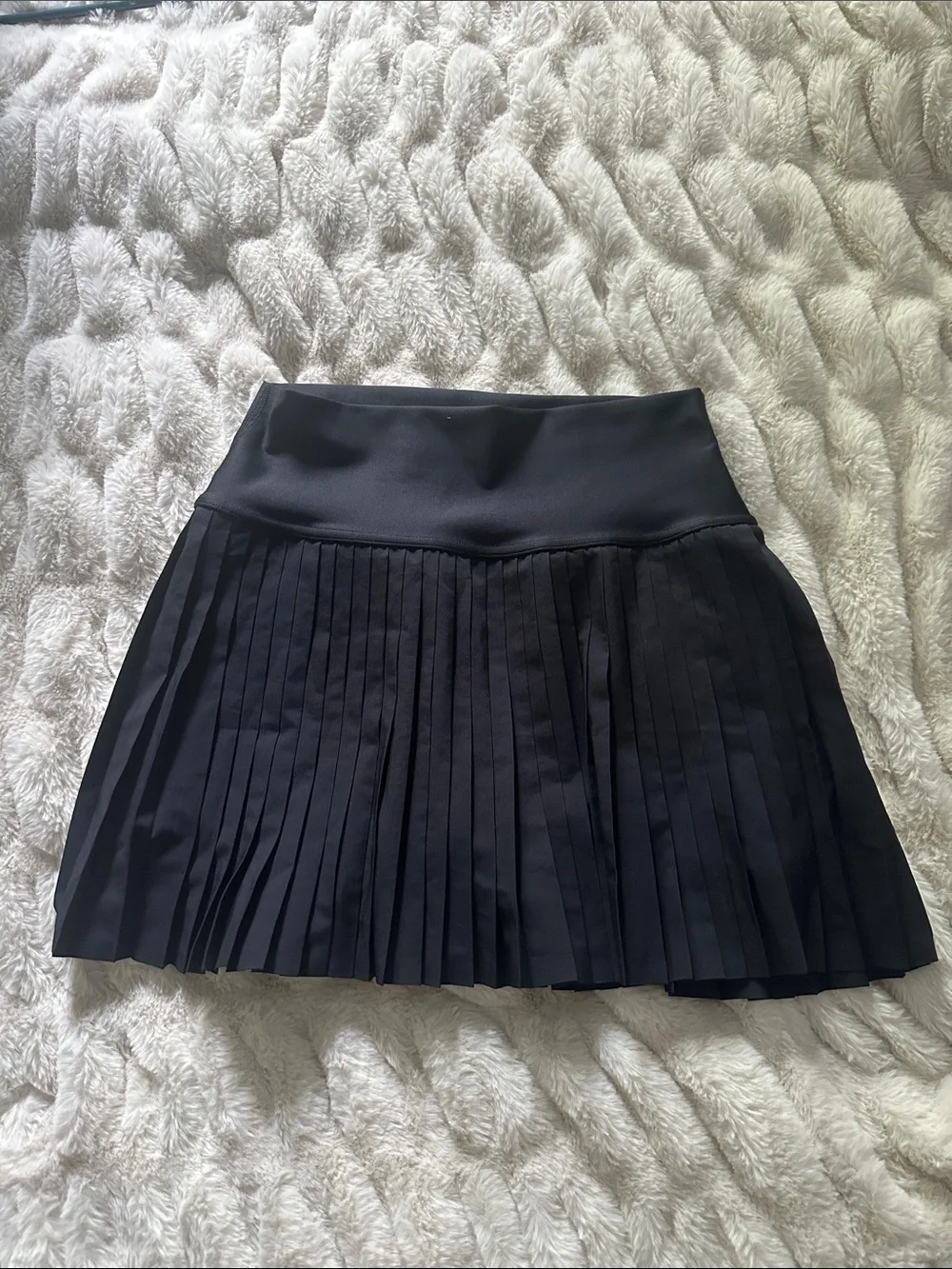 ALO Yoga black pleated